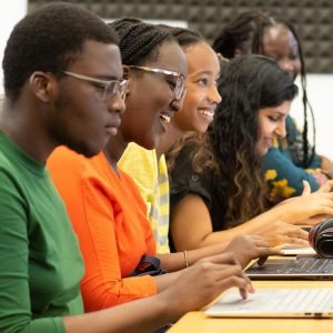 COPYRIGHT:Sam Appa07767 701067